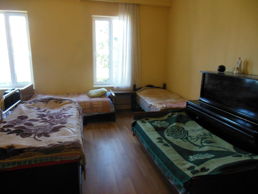Medico And Suliko Guest House Koetaisi Kamer foto