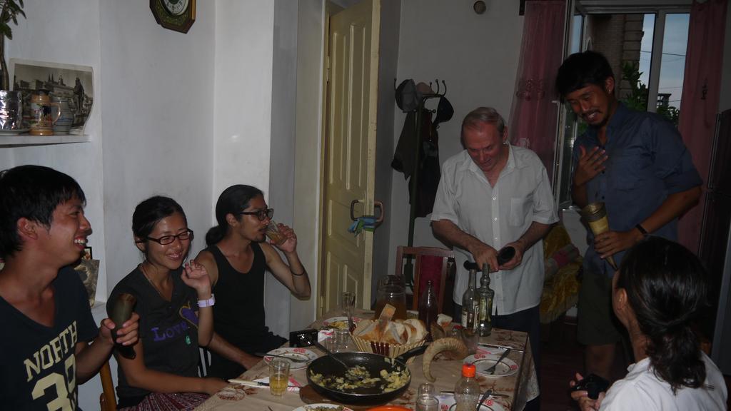 Medico And Suliko Guest House Koetaisi Buitenkant foto